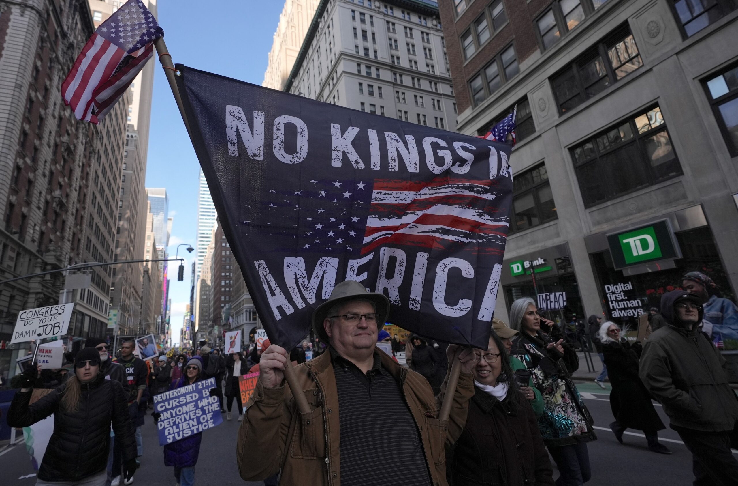 VIDEO Peste opt milioane de oameni la protestele „No Kings” contra lui Trump VIDEO Peste opt milioane de oameni la protestele „No Kings” contra lui Trump