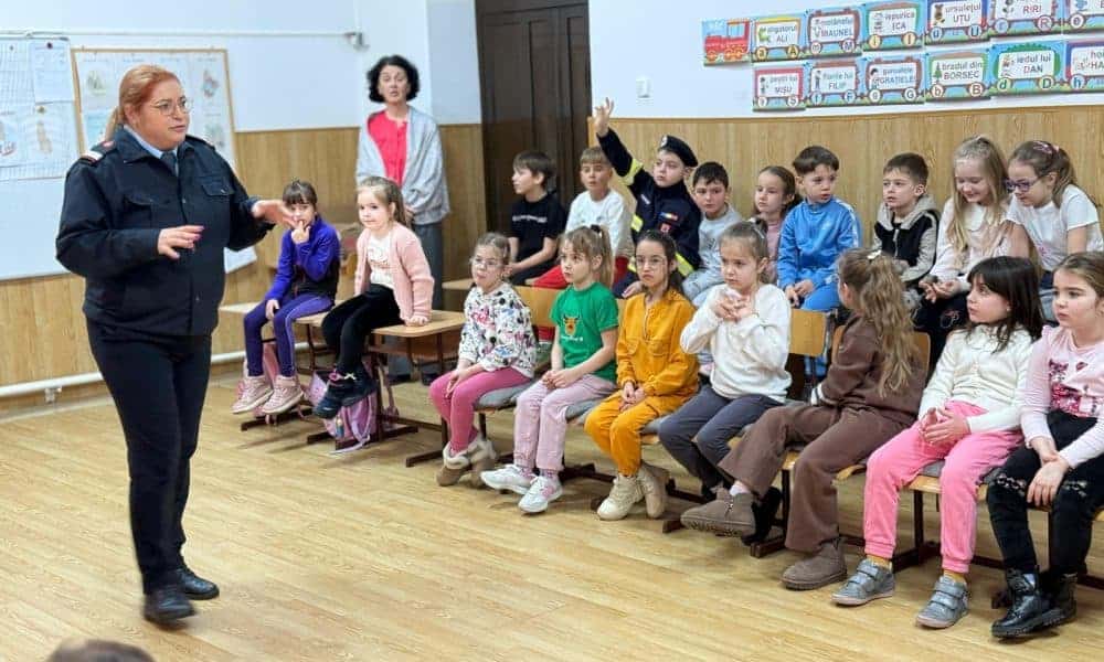 FOTO: Lecție de viață pentru elevii botoșăneni, de Ziua Europeană a Numărului Unic de Urgență 112 FOTO: Lecție de viață pentru elevii botoșăneni, de Ziua Europeană a Numărului Unic de Urgență 112