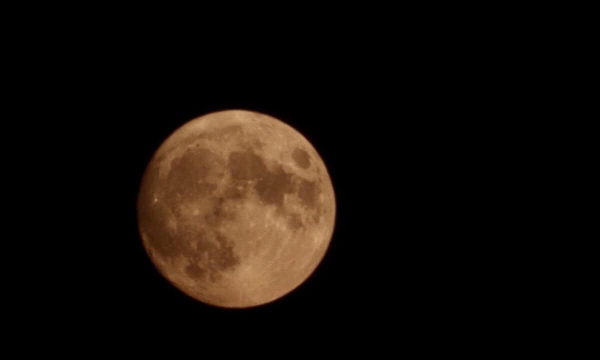Două Luni pline în mai. Calendar 2026: Nopțile în care se vor vedea Luna Florilor și Luna Albastră