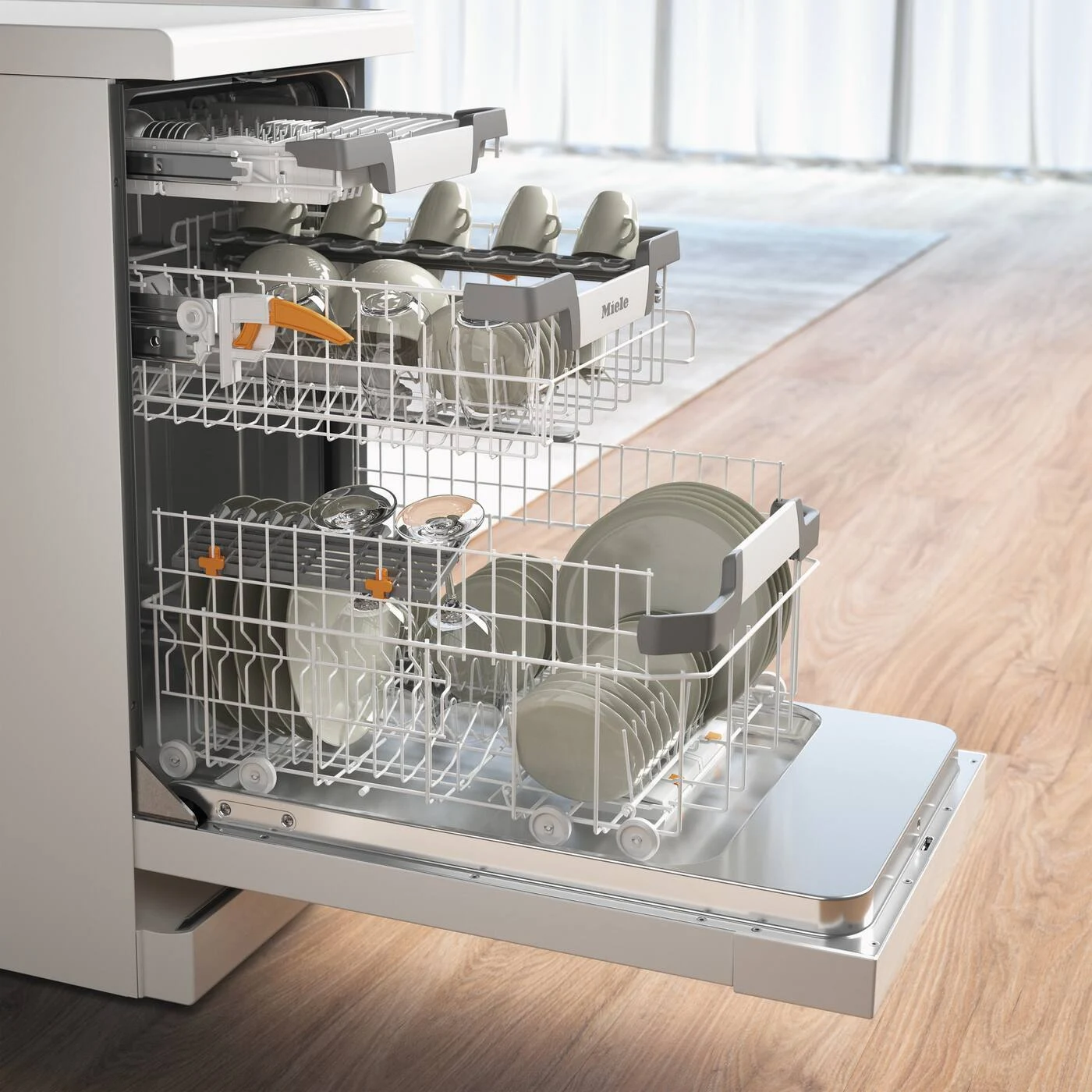 Interiorul generos al unei mașini de spălat vase slim independente Foto Appliance Centre jpg