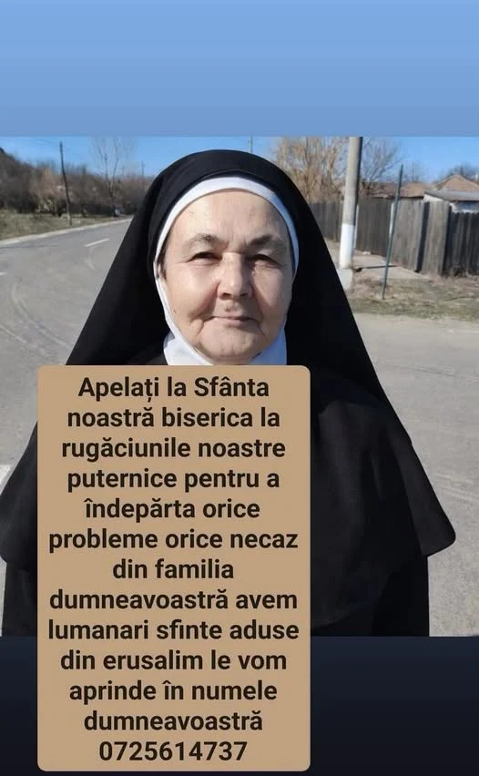 Măicuță falsă cu un panou scris agramat