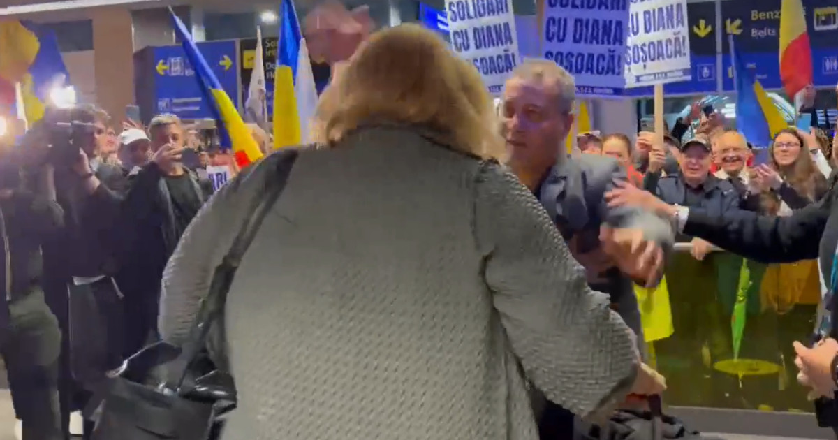 Haos pe Aeroportul Otopeni la revenirea Dianei Șoșoacă în țară, după ce Parlamentul European i-a ridicat imunitatea
