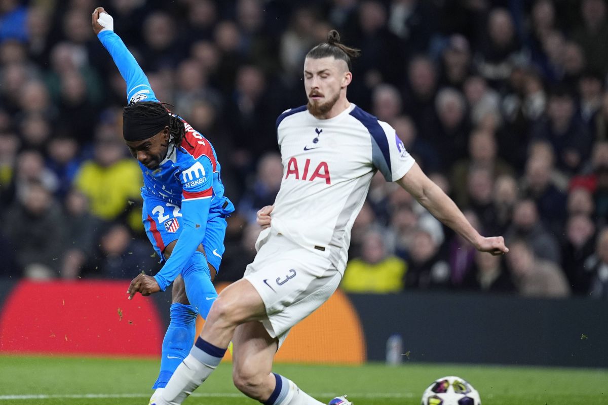 Notele primite de Radu Drăgușin, folosit fundaș dreapta în Tottenham