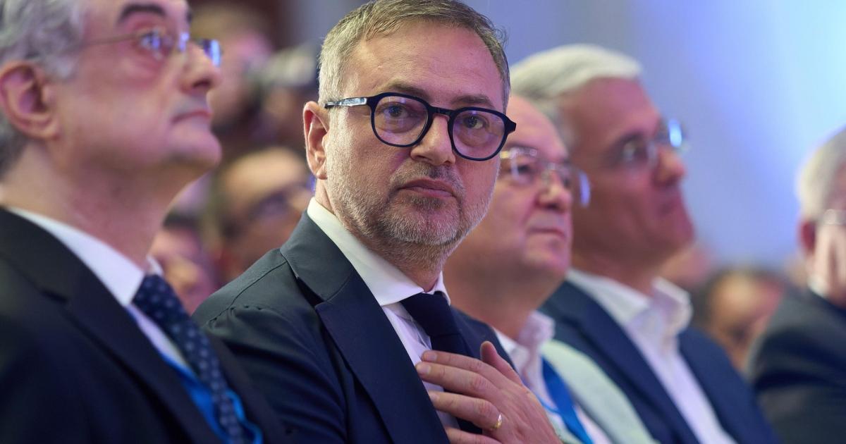 Motreanu: PSD şi AUR sunt două feţe ale aceluiaşi sistem politic. În public – conflict, în culise – colaborare Motreanu: PSD şi AUR sunt două feţe ale aceluiaşi sistem politic. În public – conflict, în culise – colaborare