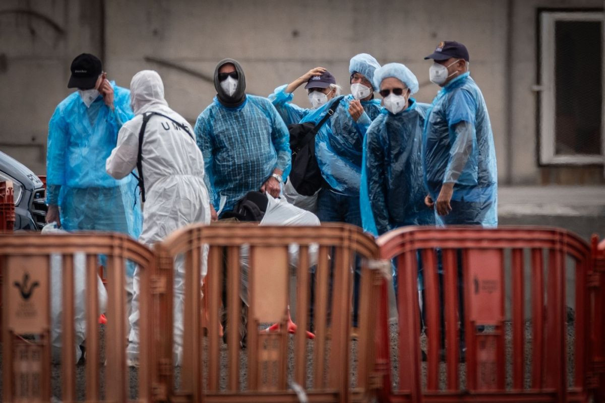 Debarcarea pasagerilor de pe nava de croazieră afectată de hantavirus, sub măsuri stricte de securitate
