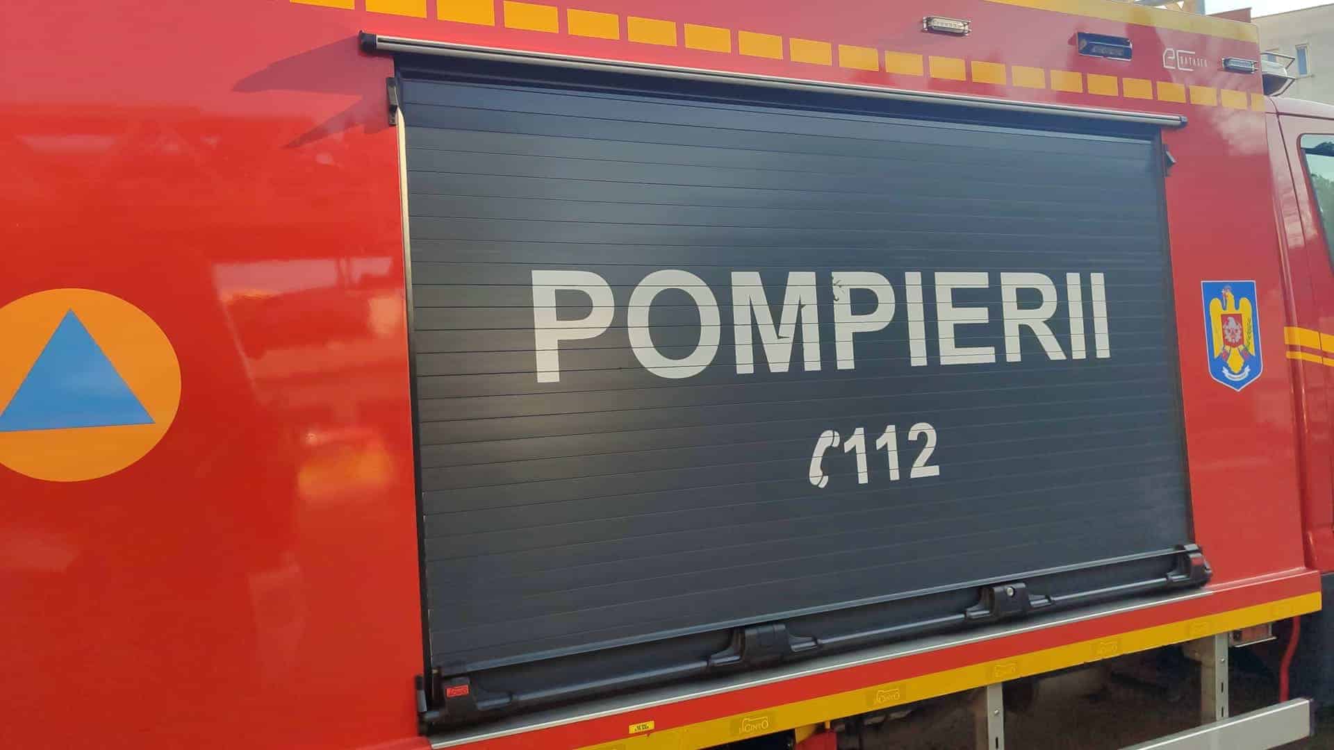 Alt incendiu în Sâmbăta Mare. O casă arde în Turda. Intervin două autospeciale de pompieri