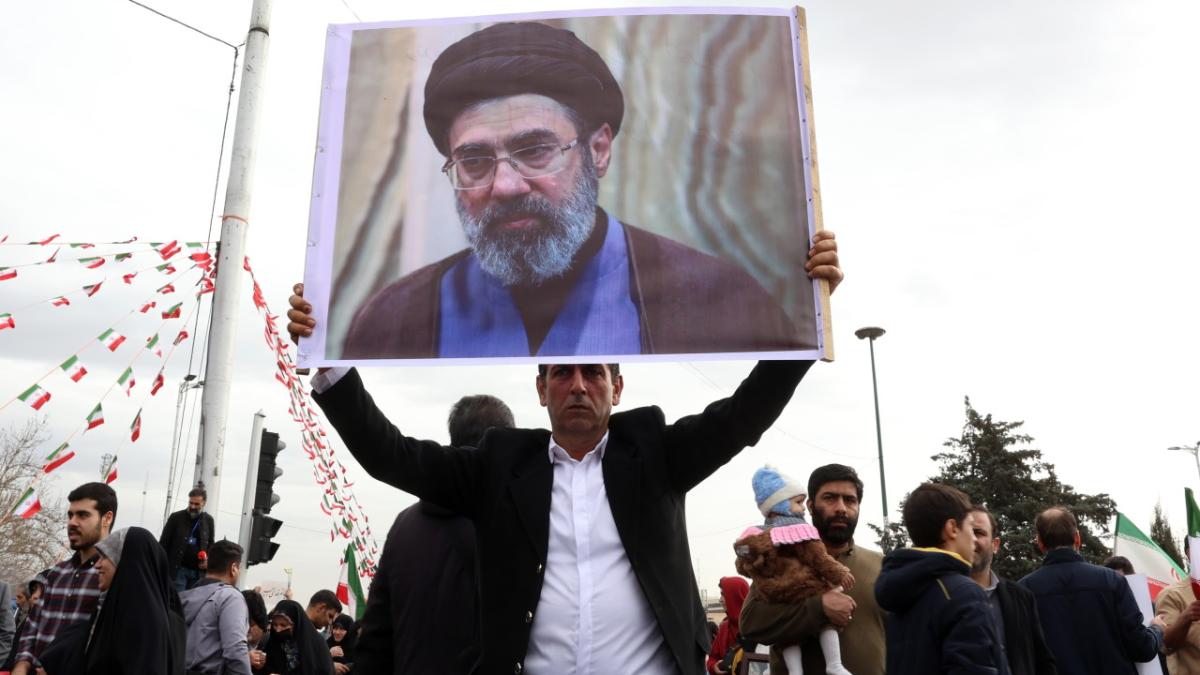Mojtaba Khamenei ar fi fost rănit în timpul unui atac, chiar înainte de reuniunea pentru desemnarea noului ayatollah Mojtaba Khamenei ar fi fost rănit în timpul unui atac, chiar înainte de reuniunea pentru desemnarea noului ayatollah