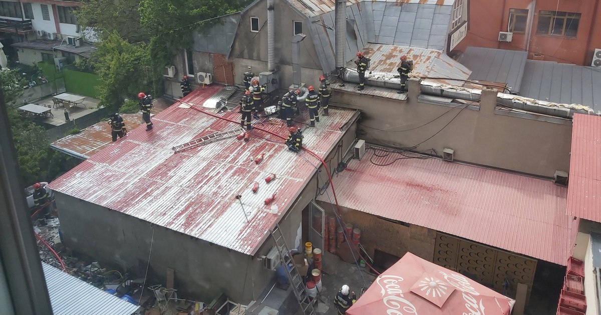 Incendiu la un restaurant din Capitală. Au fost evacuate 20 de persoane