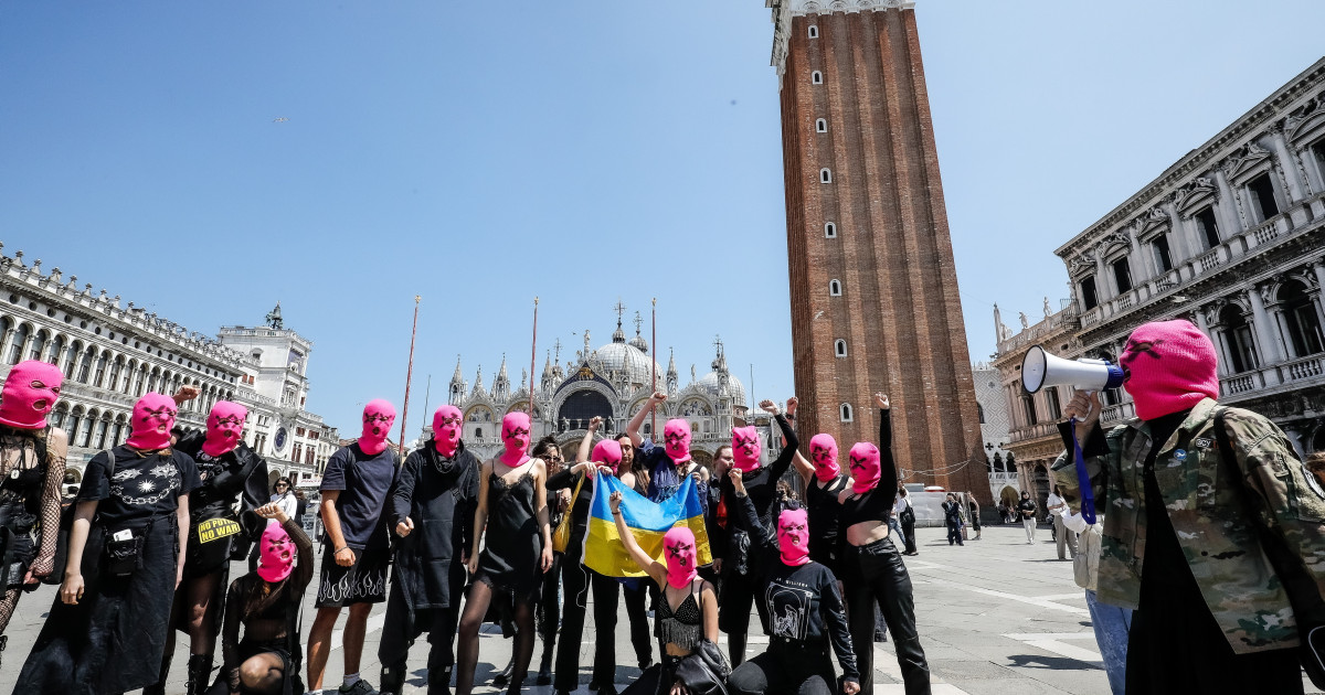 Rusia a declarat o trupă punk „extremistă și teroristă”. Motivele din spatele deciziei Moscovei
