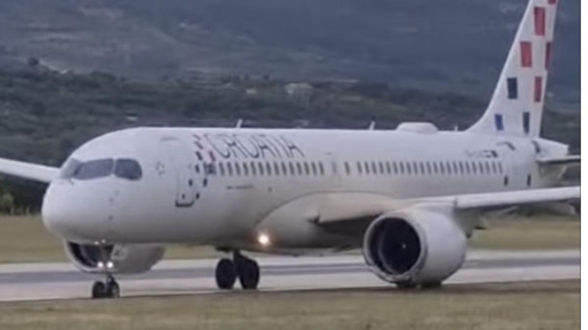 Incident pe pistă. Un avion cu 130 de pasageri a derapat