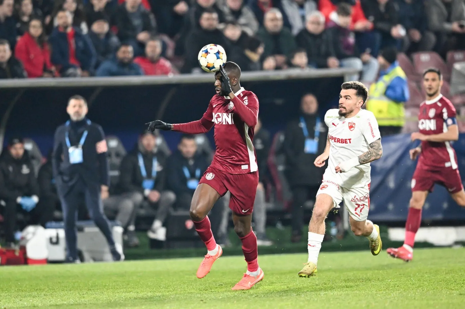 CFR Cluj a învins Dinamo în ultimul meci din sezonul regulat. Clasamentul echipelor care intră în play-off CFR Cluj a învins Dinamo în ultimul meci din sezonul regulat. Clasamentul echipelor care intră în play-off