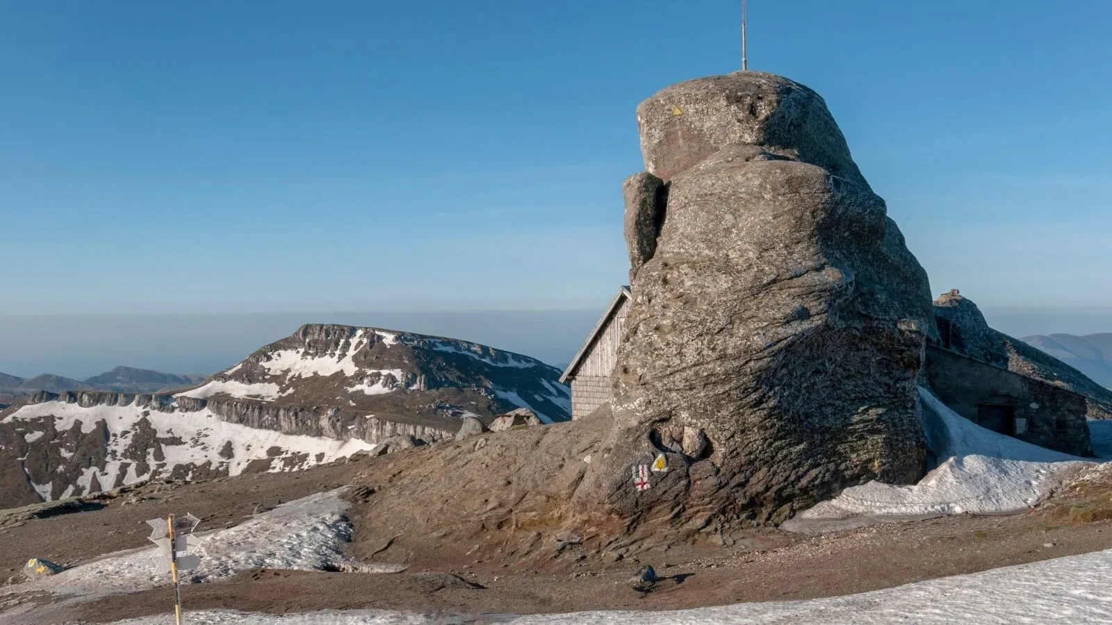 Singurele staţii meteo montane cu zăpadă: Vf Omu (170 cm) şi Bâlea Lac (51 cm)