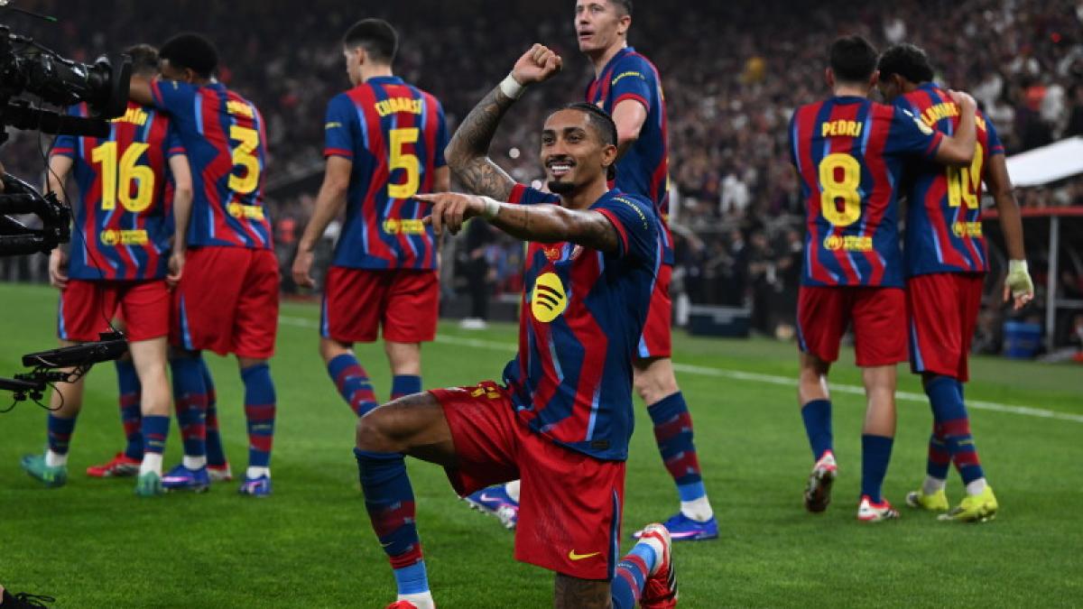 Ce umilință! Barcelona a câștigat campionatul acasă, după un meci cu Real Madrid. „Galacticii”, obligați să vadă cum marii rivali ridică trofeul