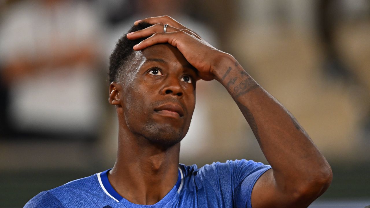 Monfils l-a depășit pe Djokovic chiar în meciul de retragere de la Roland Garros. Imaginea care trece granițele sportului Monfils l-a depășit pe Djokovic chiar în meciul de retragere de la Roland Garros. Imaginea care trece granițele sportului