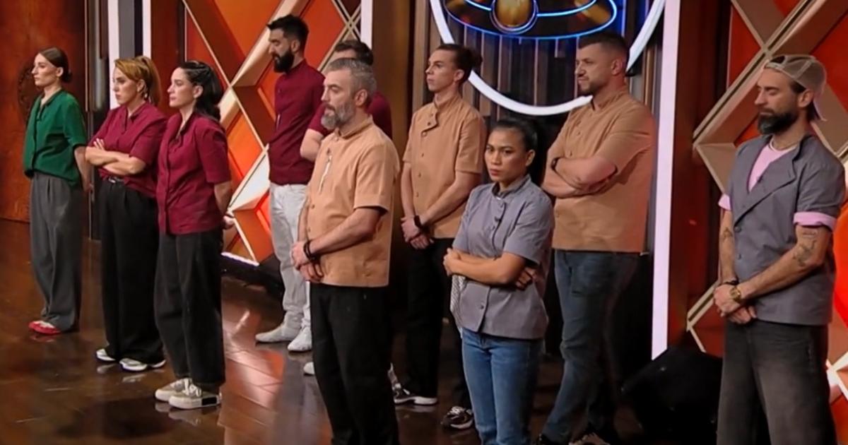 Moment tensionat în finala Chefi la cuţite la aflarea finaliştilor: „Am rămas un pic dezamăgit” Moment tensionat în finala Chefi la cuţite la aflarea finaliştilor: „Am rămas un pic dezamăgit”