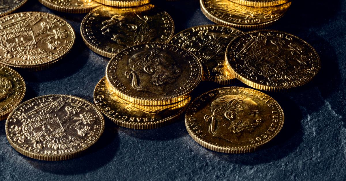 Ducaţi imperiali habsburgi furaţi din Austria, găsiţi la percheziţii în Satu Mare. Trei bărbaţi, arestaţi Ducaţi imperiali habsburgi furaţi din Austria, găsiţi la percheziţii în Satu Mare. Trei bărbaţi, arestaţi