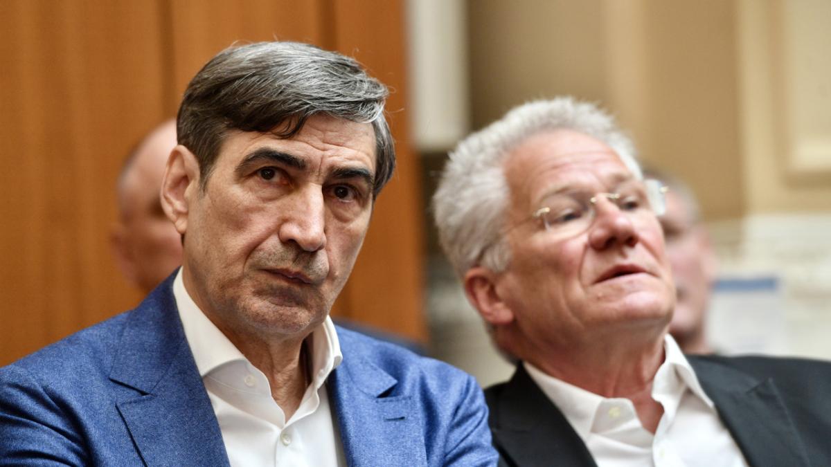 Ce tânăr arată Victor Pițurcă! Vă vine să credeți câți ani are? Ce tânăr arată Victor Pițurcă! Vă vine să credeți câți ani are?
