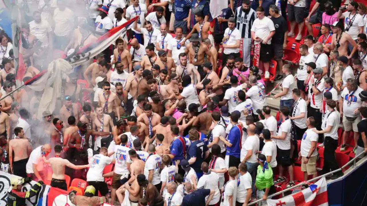 Ca în filmele cu proști! S-au luat la bătaie între ei la PSG Ca în filmele cu proști! S-au luat la bătaie între ei la PSG