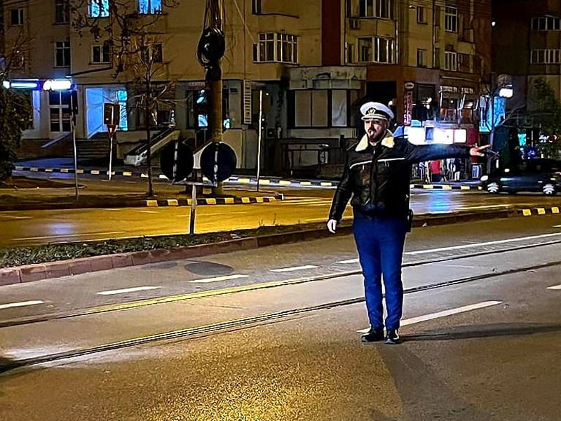 Șofer băut și fără permis, prins în trafic la Botoșani! A fost REȚINUT după ce a fost oprit de polițiști Șofer băut și fără permis, prins în trafic la Botoșani! A fost REȚINUT după ce a fost oprit de polițiști