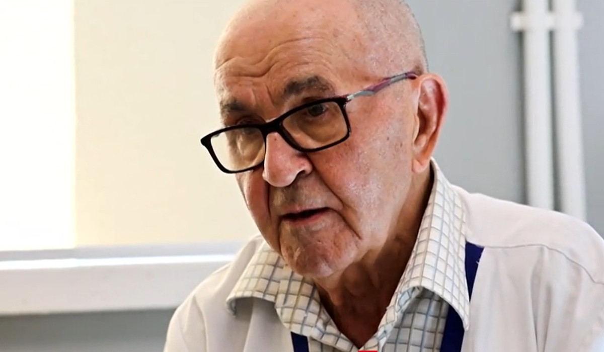Neurochirurgul care a învins timpul. La 83 ani încă salvează vieţi: „Cât am mintea întreagă, profit de ea”