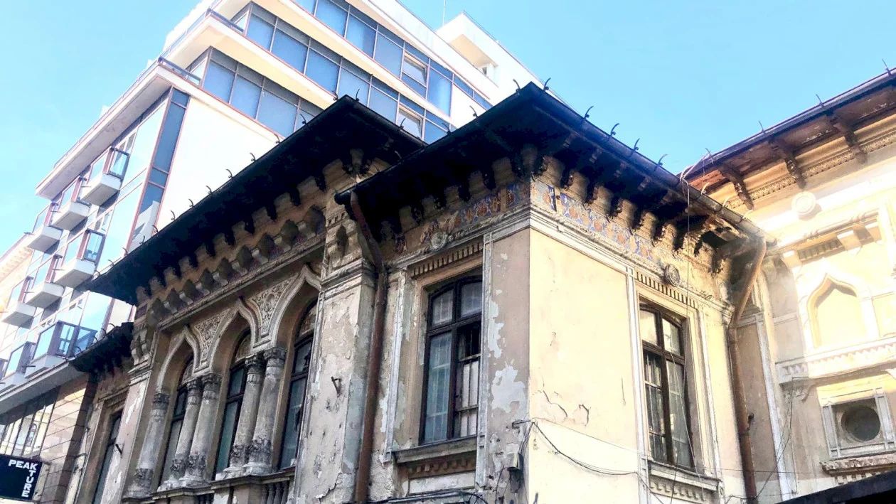 Agonia unui minunat monument din centrul Bucureștiului, capodoperă a stilului de arhitectură Socolescu. Casa a ars în văzul lumii Agonia unui minunat monument din centrul Bucureștiului, capodoperă a stilului de arhitectură Socolescu. Casa a ars în văzul lumii