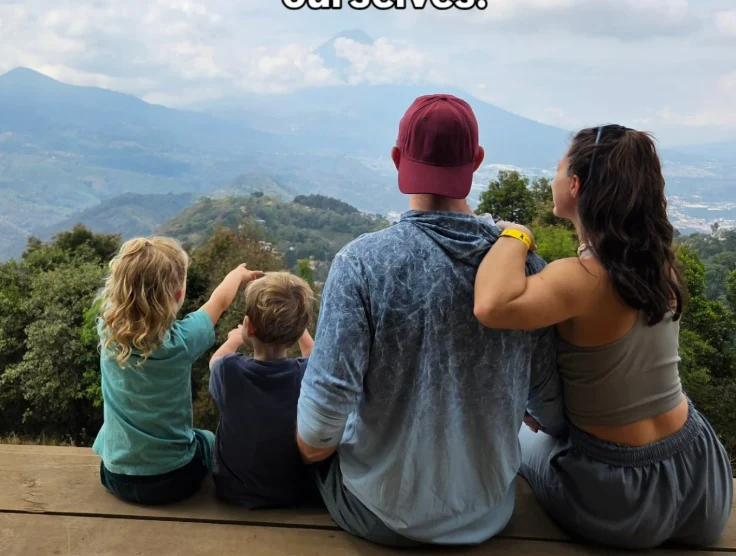 Familia a ales să călătorească în toată lumea FOTO: instagram