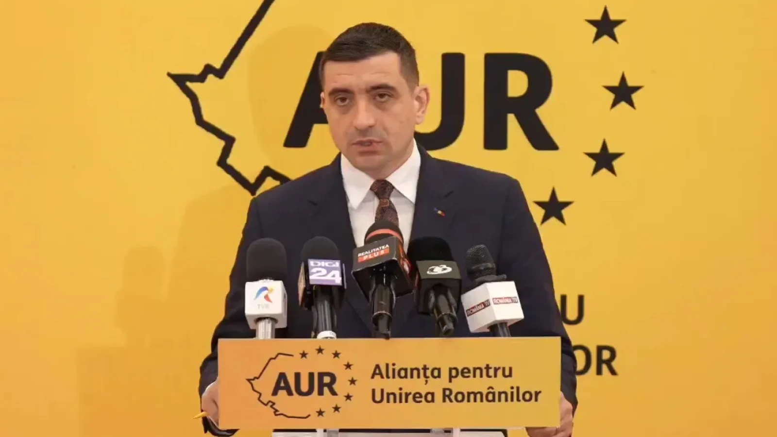 AUR promite să „corecteze erorile guvernării Bolojan”: plan cu 300 de parlamentari, 10 ministere și stoparea ajutoarelor către Ucraina