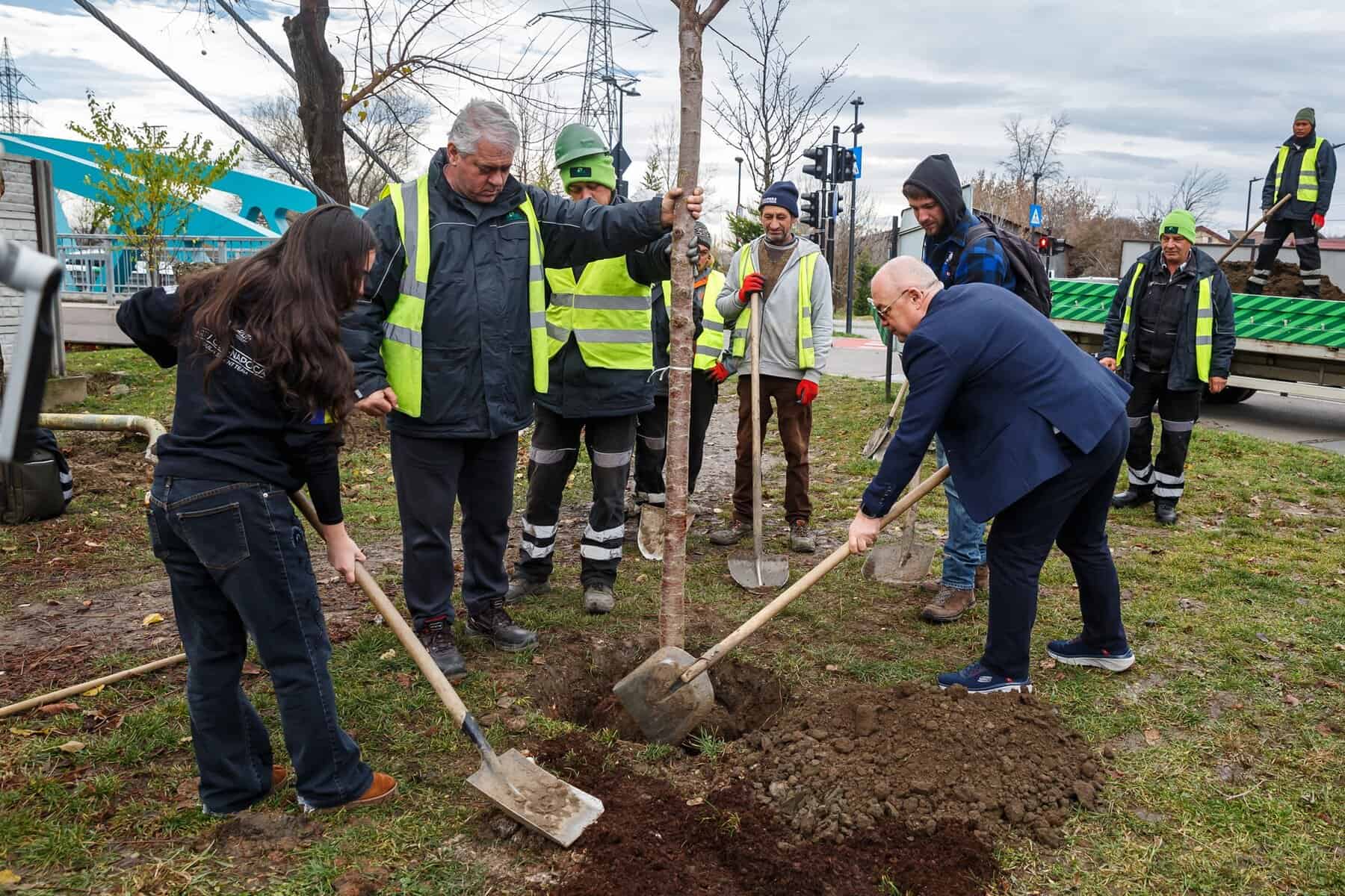 Emil Boc lansează un apel către clujeni. „Haideți să facem orașul și mai verde!„