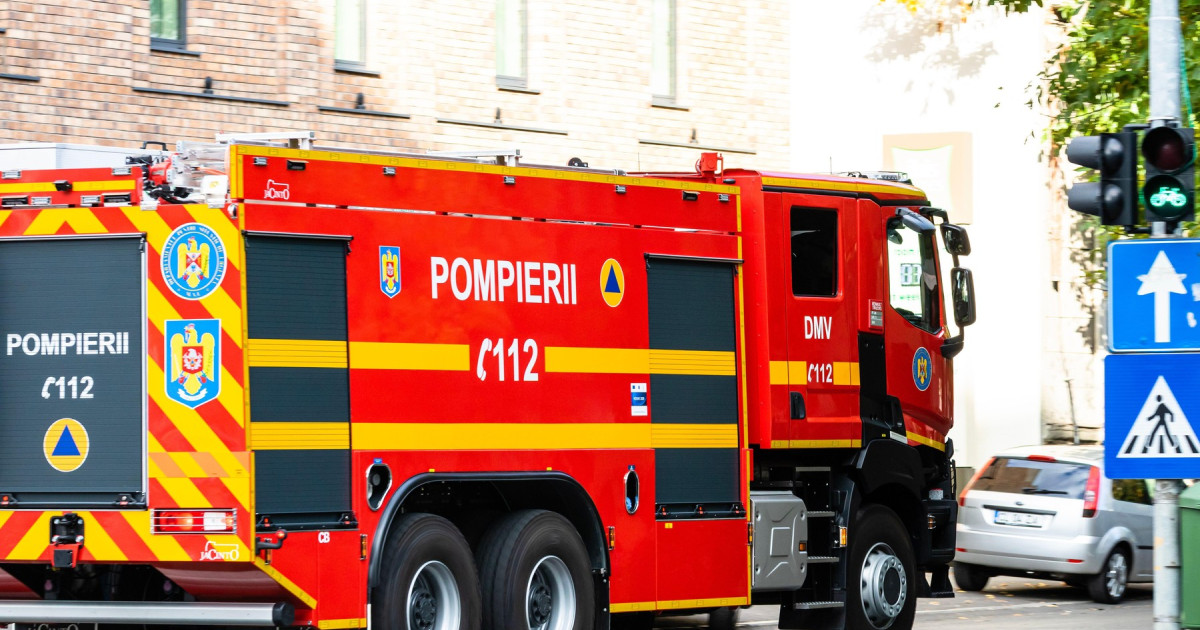 Incendiu la o piață en-gros din Pitești: mai multe standuri au fost cuprinse de flăcări Incendiu la o piață en-gros din Pitești: mai multe standuri au fost cuprinse de flăcări