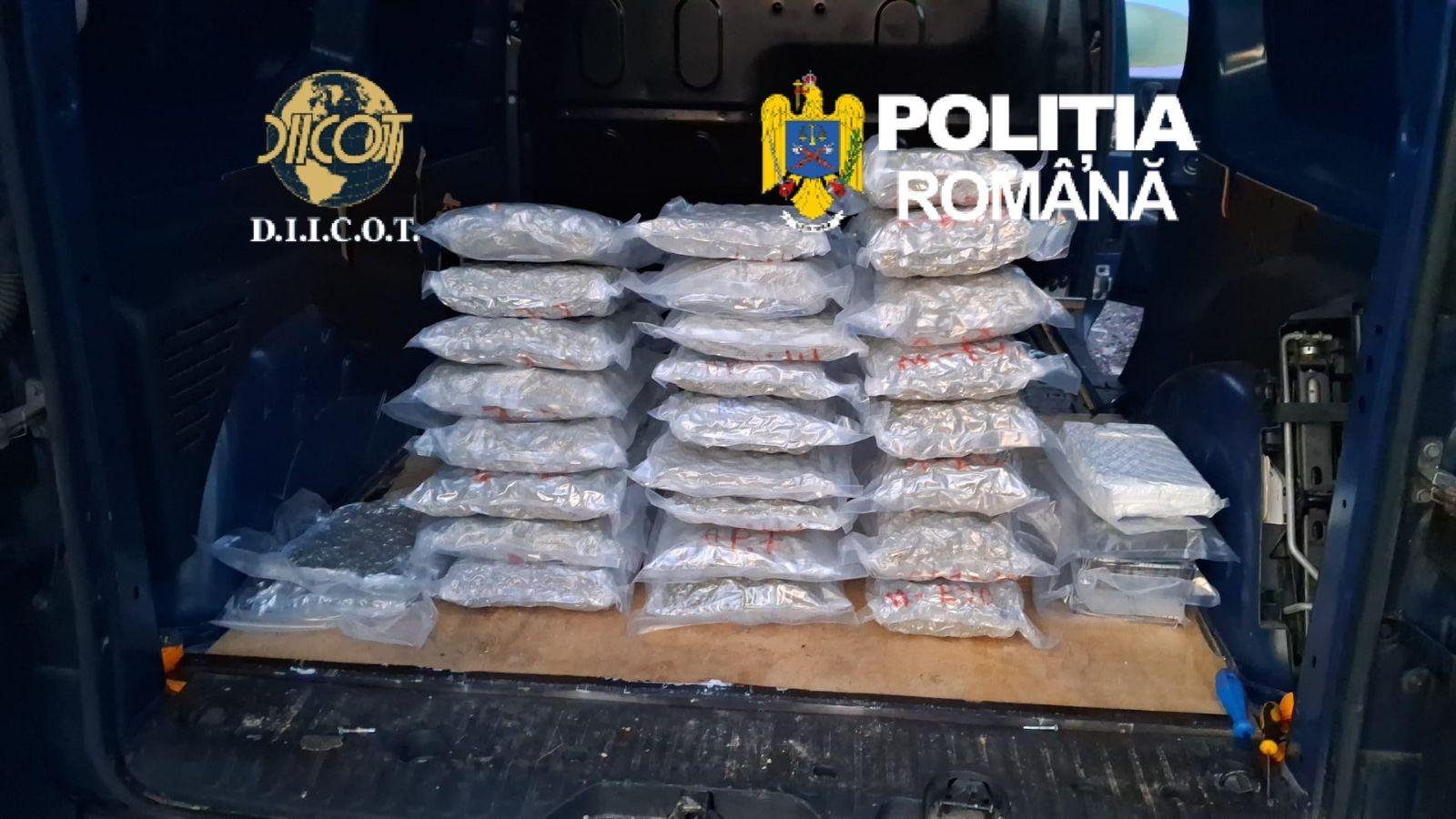 Captură uriașă de droguri pe A1. Canabis și cocaină ascunse într-o mașină condusă de un ucrainean Captură uriașă de droguri pe A1. Canabis și cocaină ascunse într-o mașină condusă de un ucrainean
