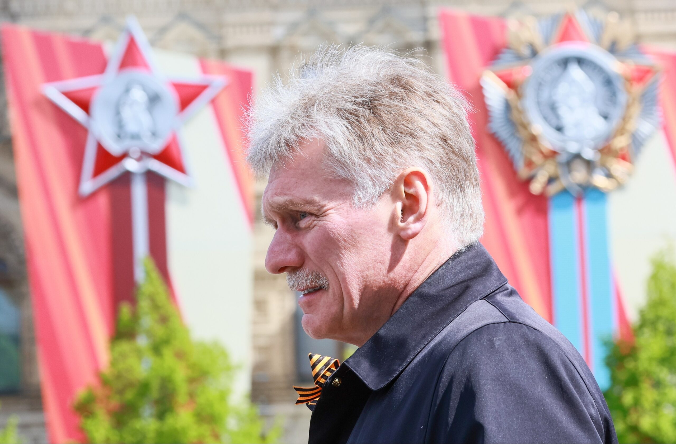 Reacția Moscovei după ce Zelenski a trolat-o cu un decret prin care îi „dă voie” să-și țină parada: „E problema lui”