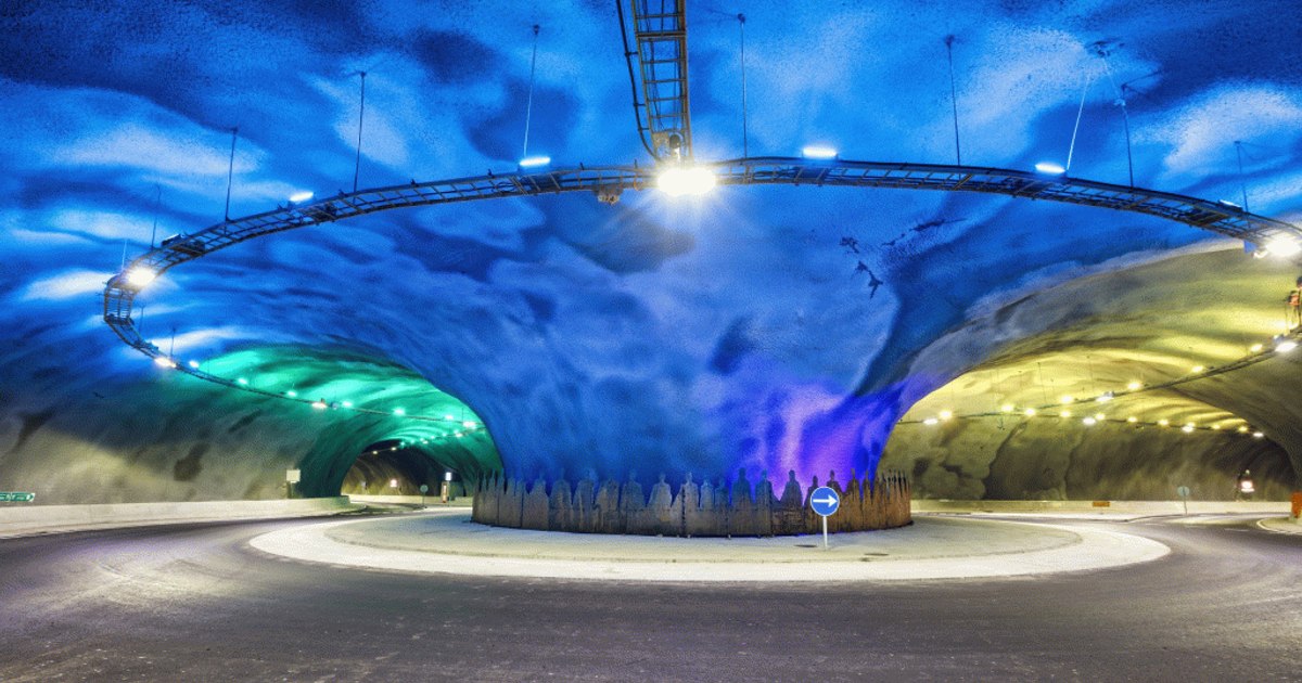 Cel mai spectaculos tunel subacvatic din Europa, cu primul sens giratoriu iluminat construit pe fundul mării din lume Cel mai spectaculos tunel subacvatic din Europa, cu primul sens giratoriu iluminat construit pe fundul mării din lume