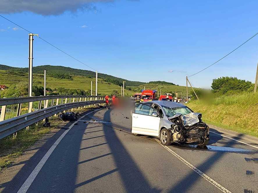 Motociclist de 36 de ani, mort în Cluj după ce a intrat într-o maşină, pe contrasens Motociclist de 36 de ani, mort în Cluj după ce a intrat într-o maşină, pe contrasens