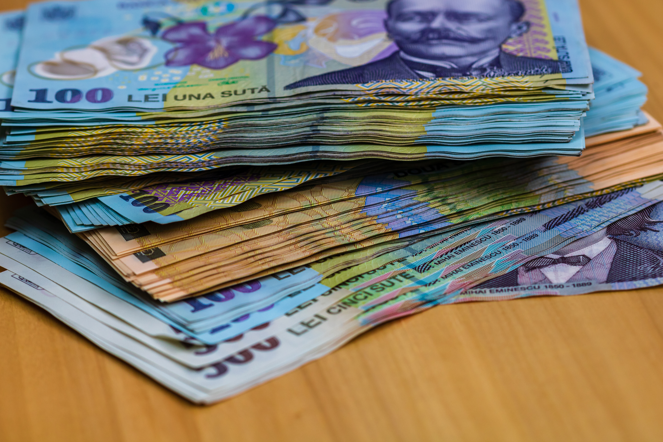 Mașinile de lux și retragerile în numerar au dat de gol o fraudă de 18 milioane de lei de la buget Mașinile de lux și retragerile în numerar au dat de gol o fraudă de 18 milioane de lei de la buget