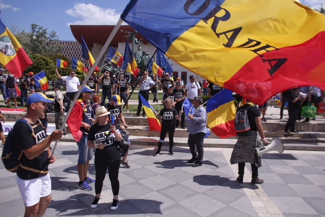 AUR propune înfiinţarea Ghişeului Unic pentru Diaspora: Milioane de români nu revin în țară din cauza birocrației AUR propune înfiinţarea Ghişeului Unic pentru Diaspora: Milioane de români nu revin în țară din cauza birocrației