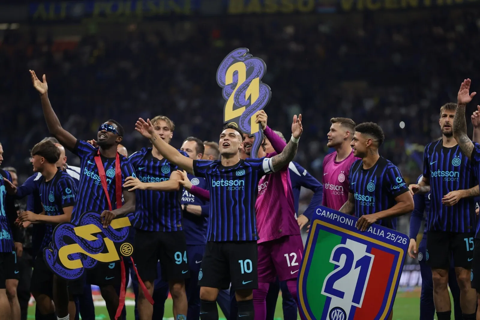 Gazzetta dello Sport: În 12 luni, de la cea mai neagră noapte la triumful semnat Chivu Gazzetta dello Sport: În 12 luni, de la cea mai neagră noapte la triumful semnat Chivu