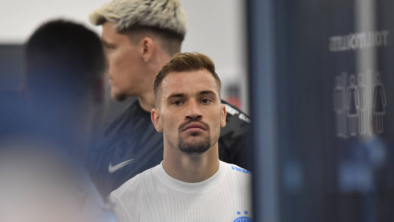 Giovanni Becali a dat cărțile pe față despre plecarea lui Darius Olaru de la FCSB: ”Cred că săptămâna cealaltă!” Giovanni Becali a dat cărțile pe față despre plecarea lui Darius Olaru de la FCSB: ”Cred că săptămâna cealaltă!”