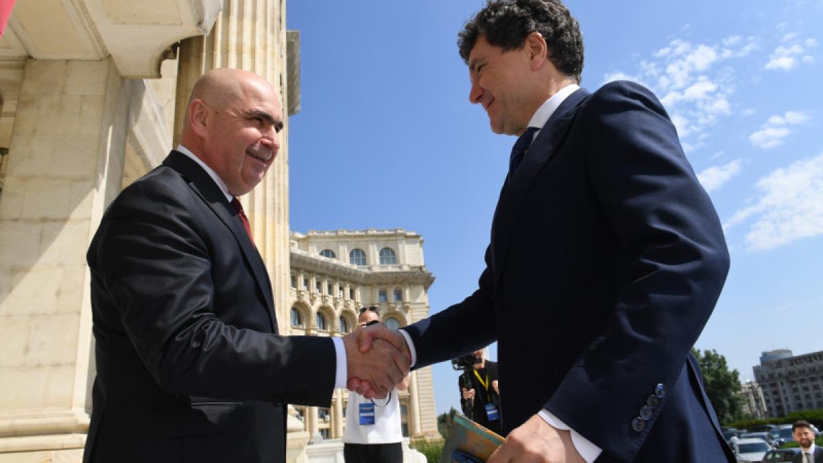 Ilie Bolojan nu pleacă din Guvern. Ce se întâmplă în scenariul în care PSD își retrage miniștrii, cum a făcut, în 2009, cu Guvernul Boc
