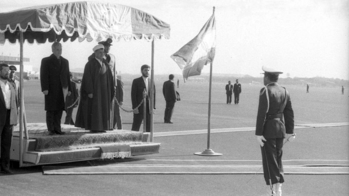 Când Ceaușescu a mers la Teheran: o poveste cu tâlc pentru regimurile autoritare de astăzi / Ambasadorul României în Israel, editorial în Haaretz