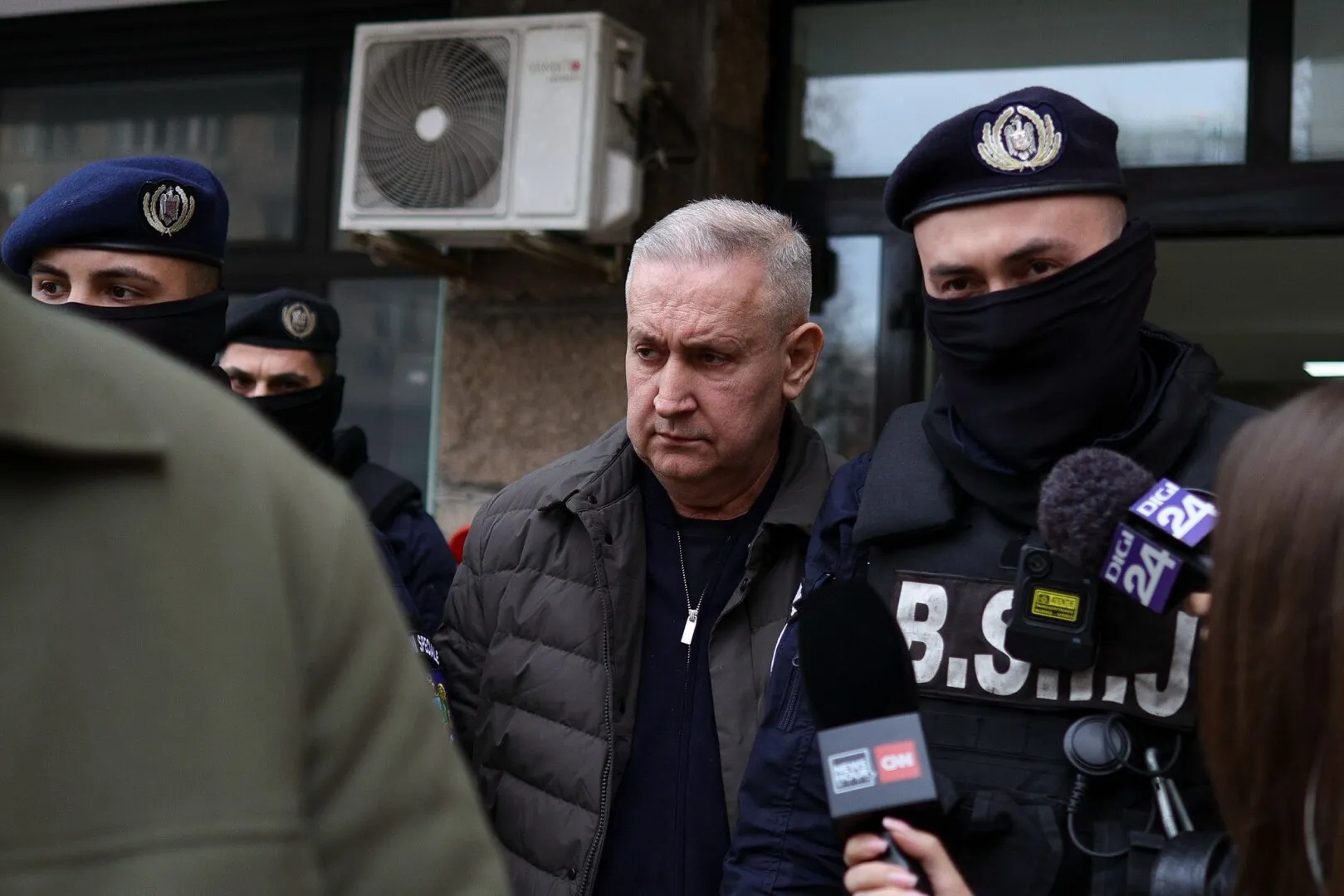 Sesizare disciplinară în dosarul șefului ARR, acuzat că ținea banii în cutii de pantofi