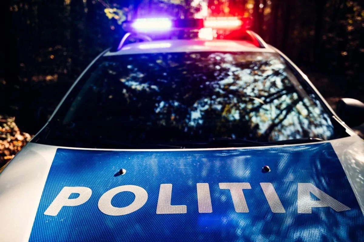Bărbat condamnat pentru omor comis în urmă cu 30 de ani, anchetat pentru tentativă de omor: victima e fiul concubinei sale, pe care l-a lovit cu toporul în cap