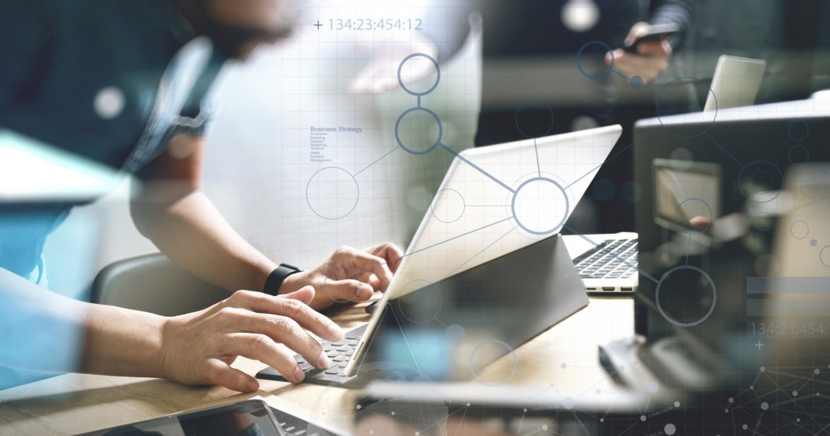 Rețeta digitalizării românești: open source, centralizare și salarii corecte