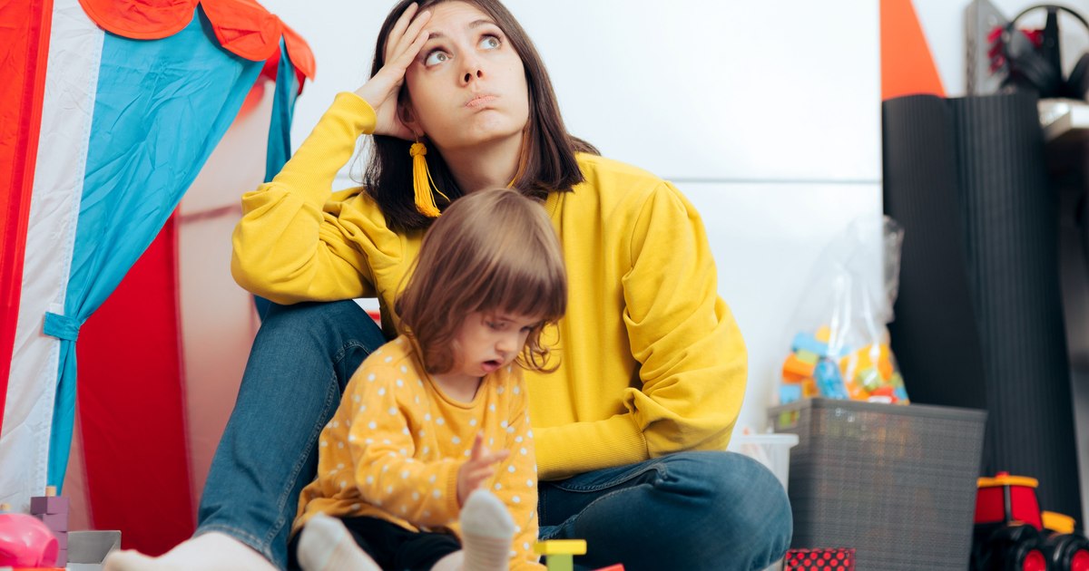 Pașii pe care trebuie să îi urmăm pentru a le asigura copiilor echilibrul emoțional. „Ce simți?” și „Ce crezi?”, întrebările care le pot da încredere