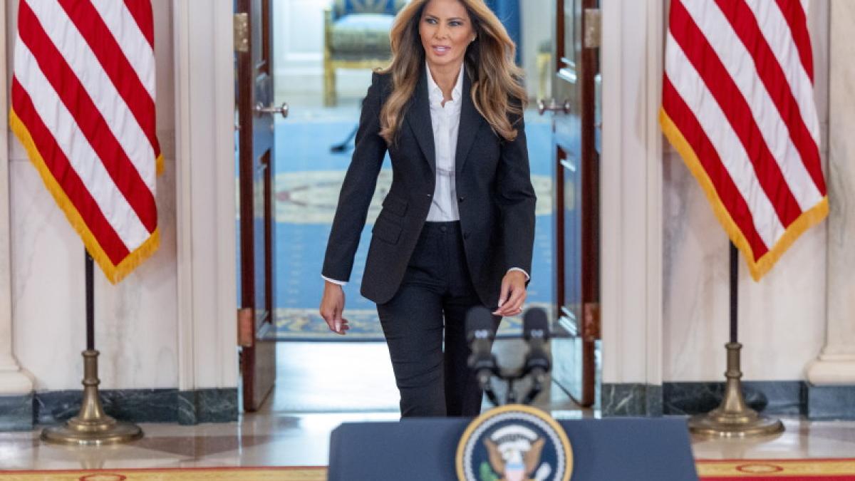 Melania Trump respinge „minciunile” privind o presupusă legătură cu Jeffrey Epstein Melania Trump respinge „minciunile” privind o presupusă legătură cu Jeffrey Epstein