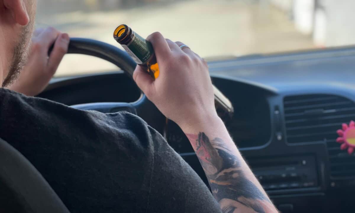 Pușcărie pentru un bărbat din Alba care s-a urcat beat și fără premis la volan. Nu a oprit nici când a fost somat de poliție