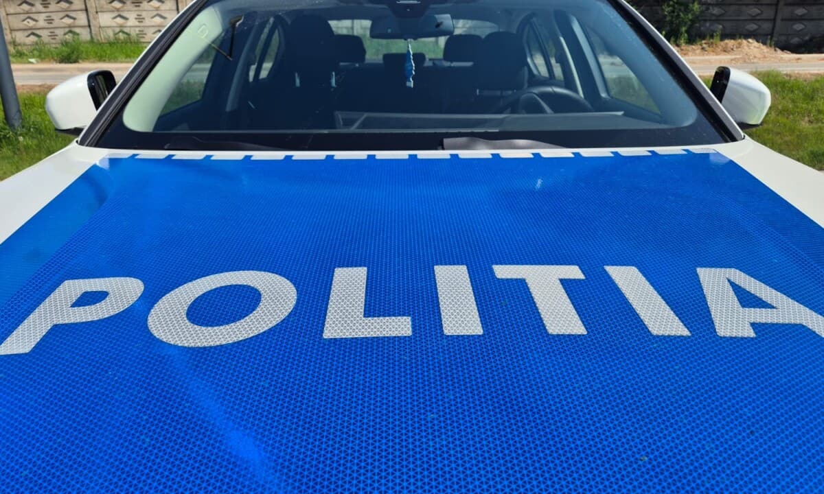 Tragedie în Cugir. Un bărbat a murit după ce s-ar fi aruncat de la etajul 4 al unui bloc din oraș