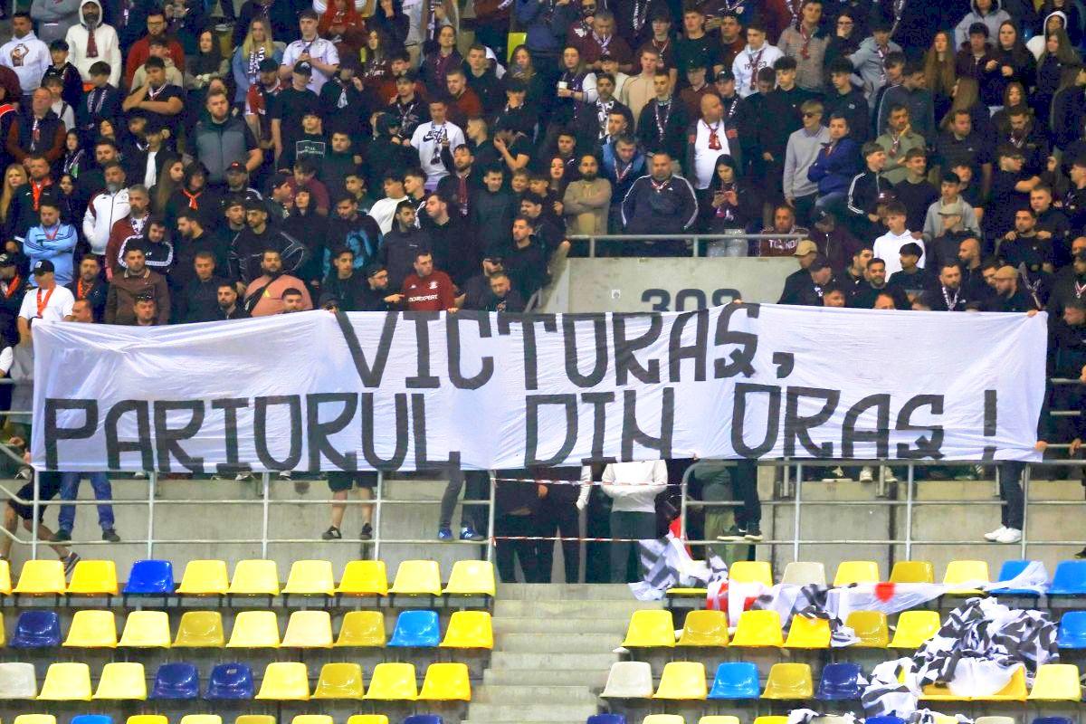 „Victoraș, pariorul din oraș” » Gâlcă, întrebat frontal acuzele grave ale suporterilor Rapidului