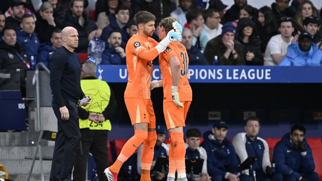 Ce surpriză! Fotbalistul umilit de antrenor în Champions League semnează pe cinci ani