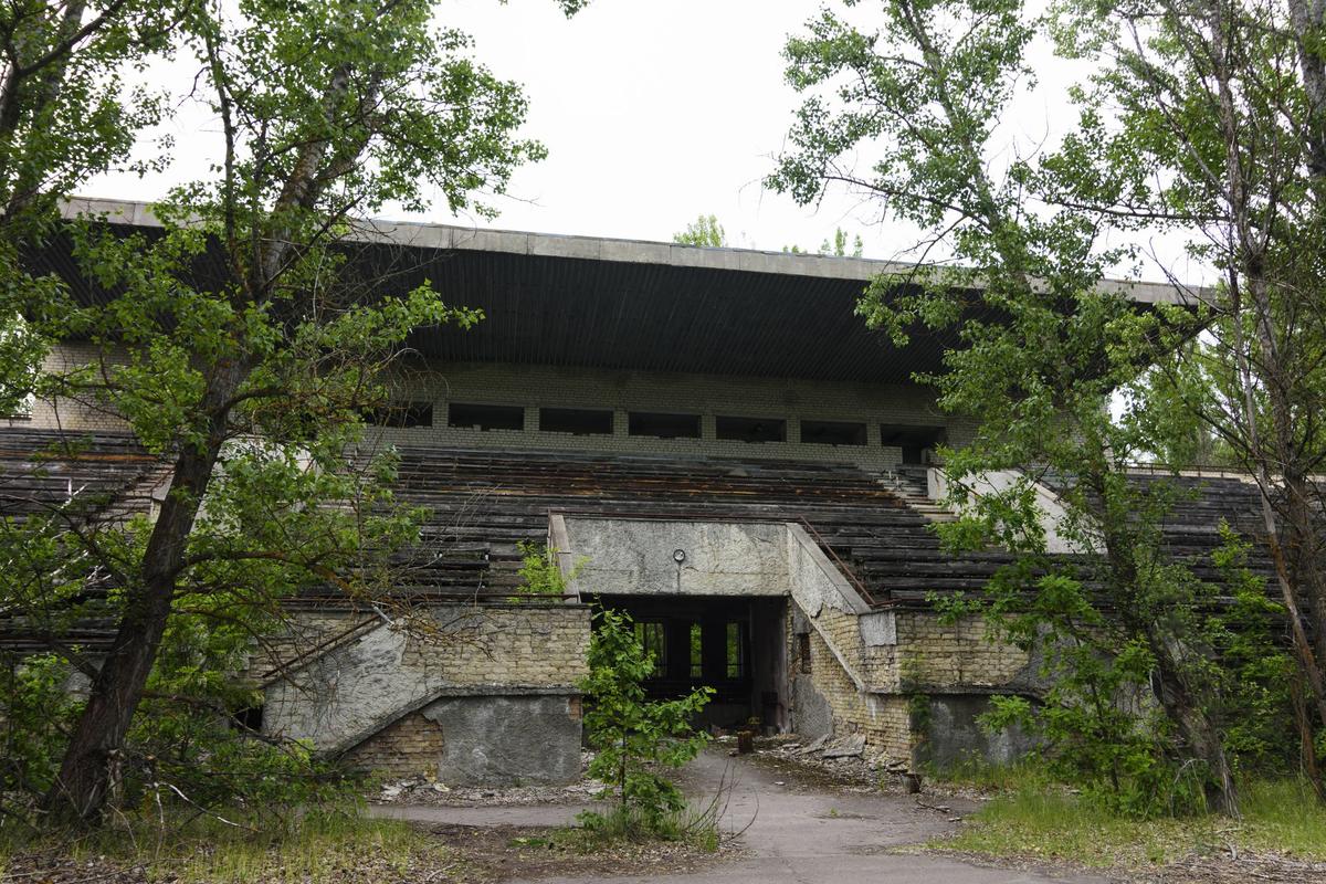 Imagini ca din filmele de groază la stadionul-fantomă din Pripyat, la 40 de ani de la dezastrul nuclear de la Cernobîl
