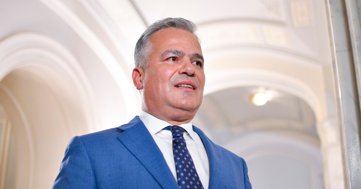 Adrian Veștea afirmă că Alexandru Nazare ar vrea să rămână la Finanțe. „Şi-a manifestat intenţia de a face parte din noul guvern”